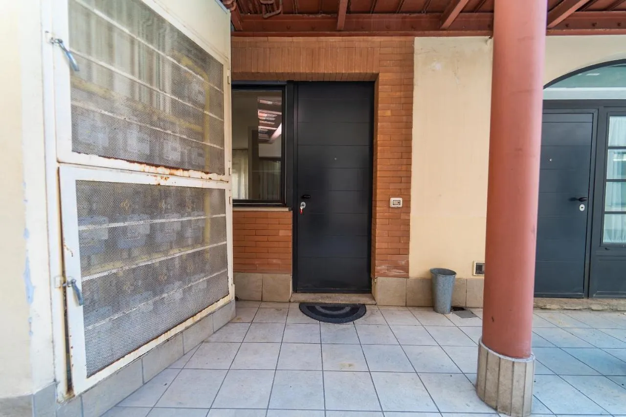 Prada Apartment Mailand Italien
